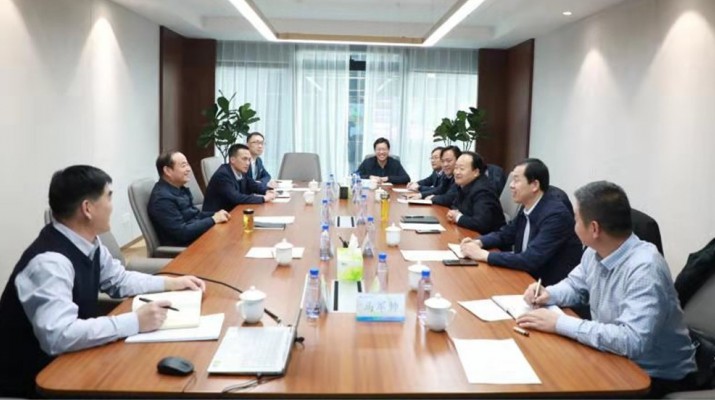 酒泉市肅州區委副書記、區長王永宏一行到訪集團公司